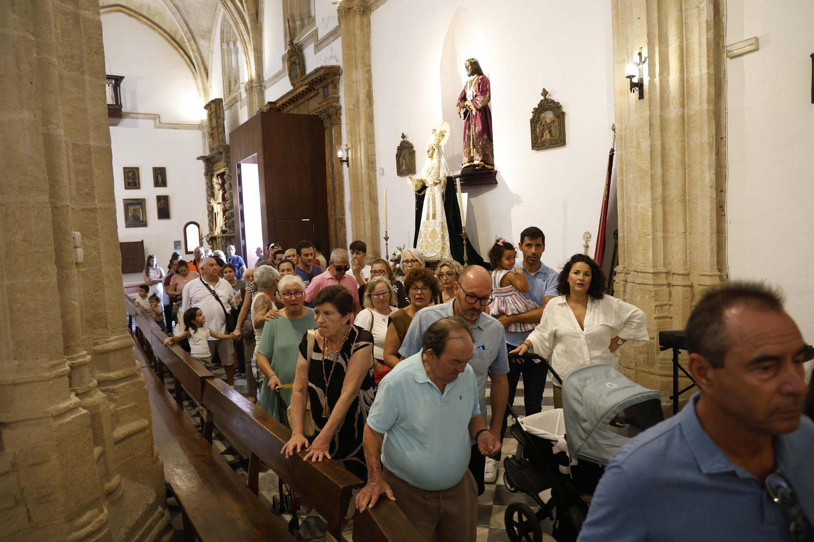 Las fotos del paso bajo el manto de la Virgen de la Luz de Tarifa