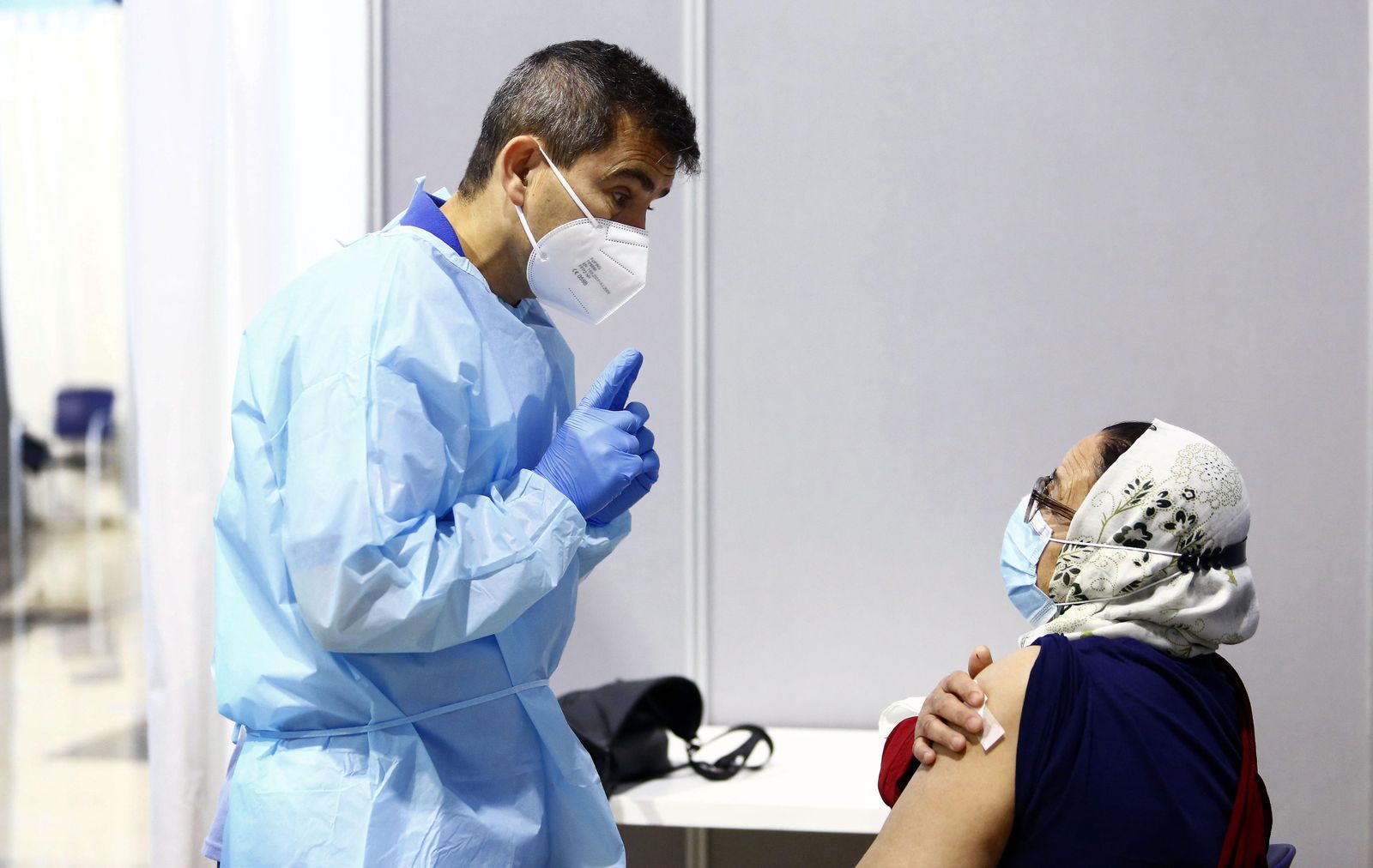 La vacunación del Palacio de Ferias de Málaga, en fotos