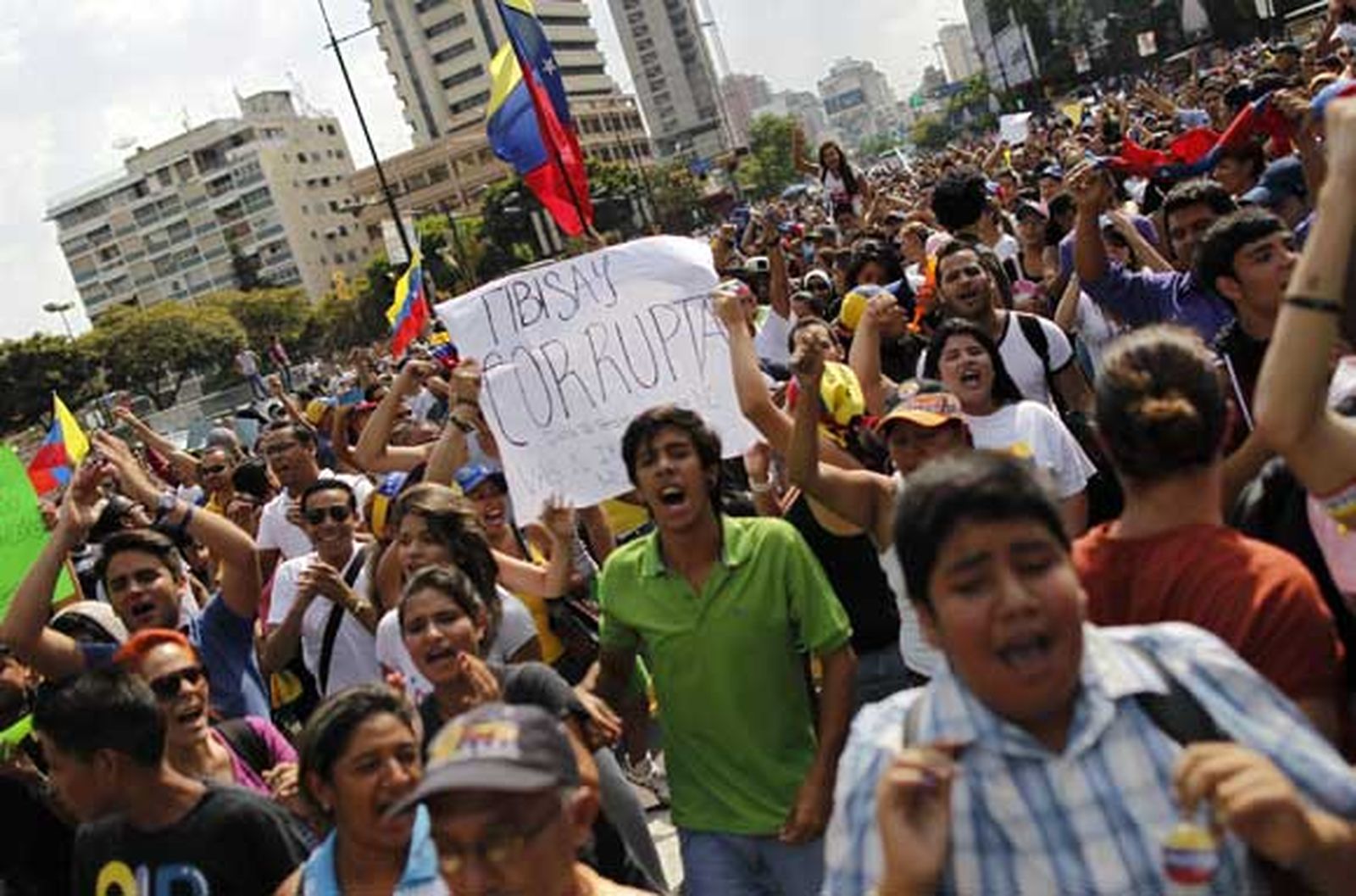 Maduro espera que España rectifique o tomará medidas "ejemplares"