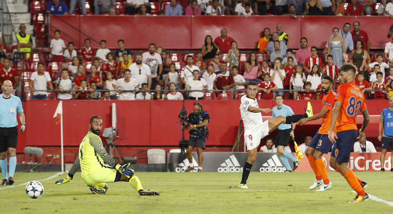 Las imágenes del Sevilla-Basaksehir