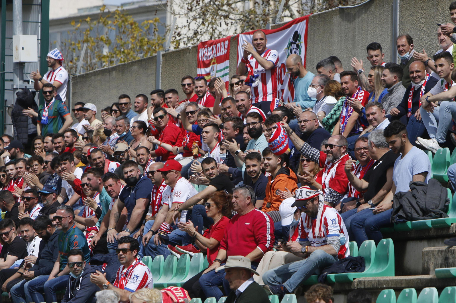 Ambiente de la afición del Algeciras CF en Sevilla