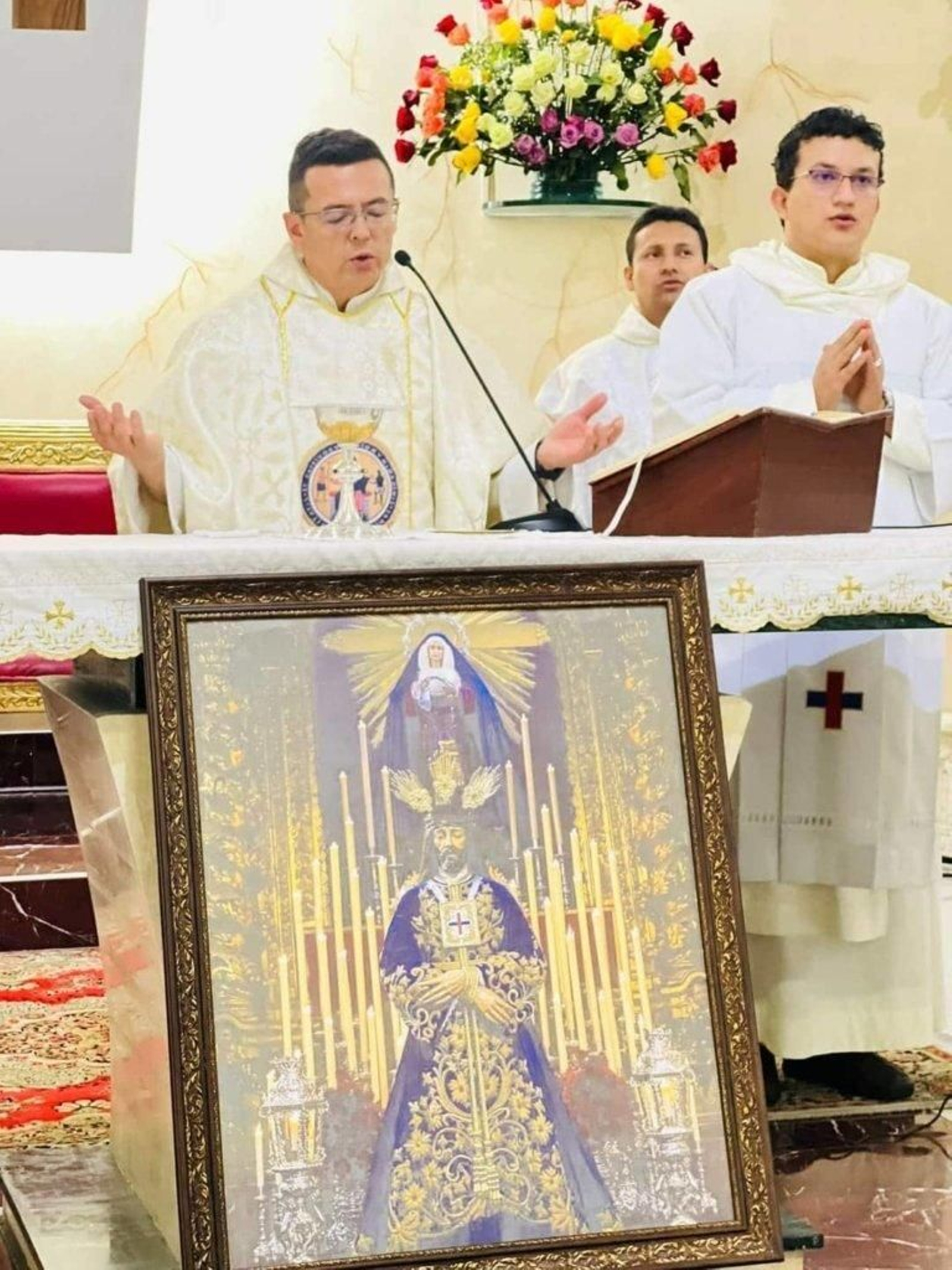 El cartel del Señor de Córdoba y la Virgen de la Amargura utilizado durante la eucaristía en Bogotá. El cartel del Señor de Córdoba y la Virgen de la Amargura utilizado durante la eucaristía en Bogotá.