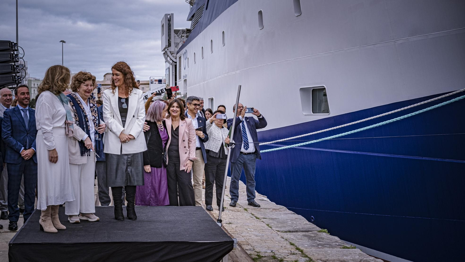 Las imágenes de la visita al buque oceanográfico del CSIC, 'Odon de Bien', amarrado en Cádiz