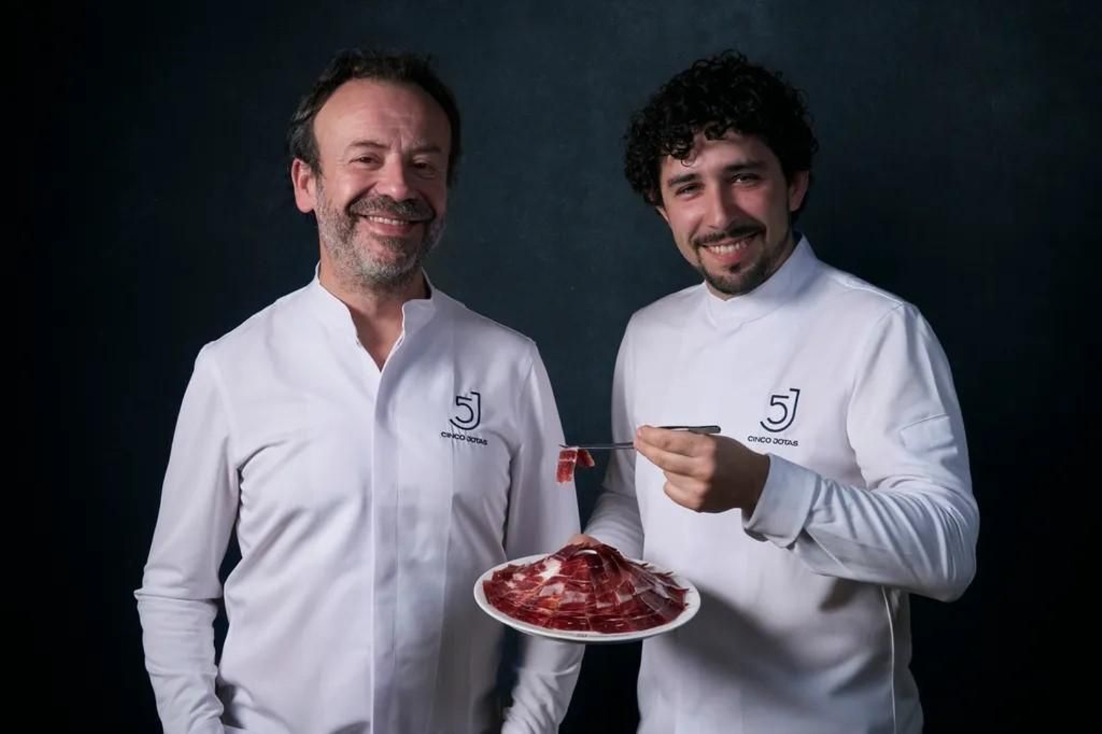 Nacho y Chus Manzano, chefs de Casa Marcial, en Cinco Jotas By