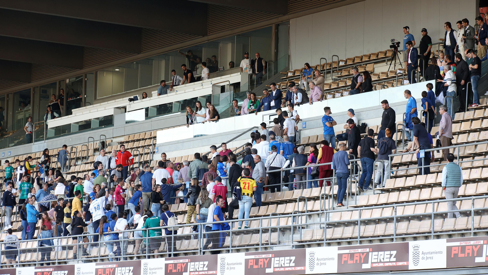 Bronca y tensión al final del Xerez DFC-Recreativo Granada