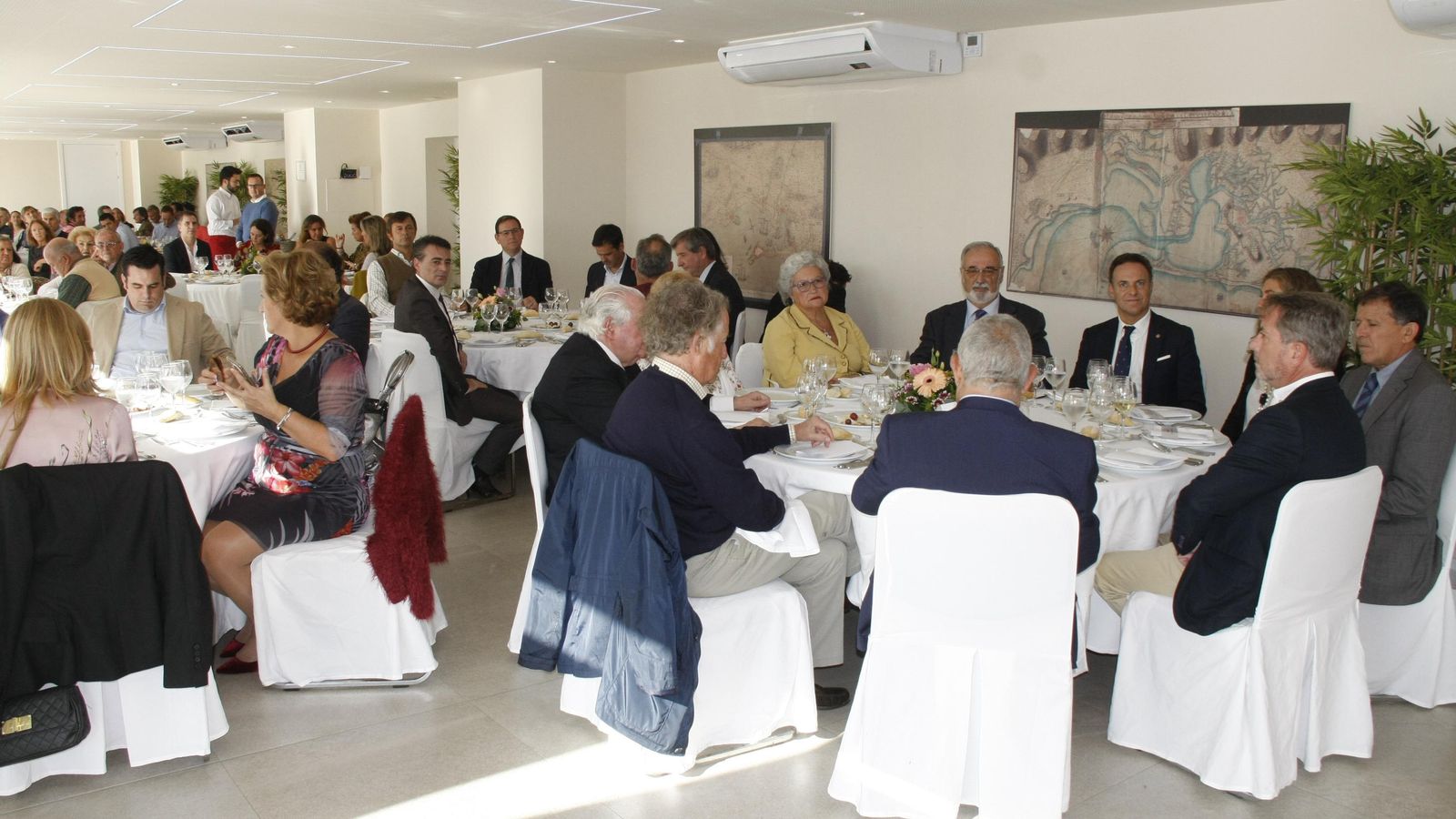Numerosos empresarios participaron en el almuerzo celebrado hoy en Puerto Sherry.
