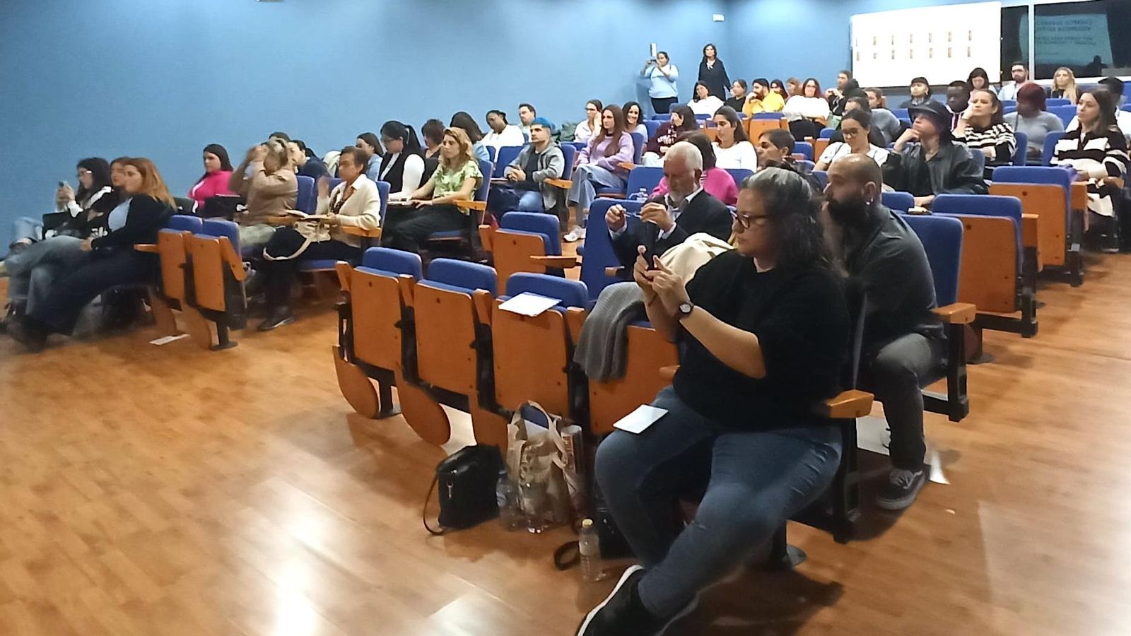 Asistentes al seminario. Asistentes al seminario.