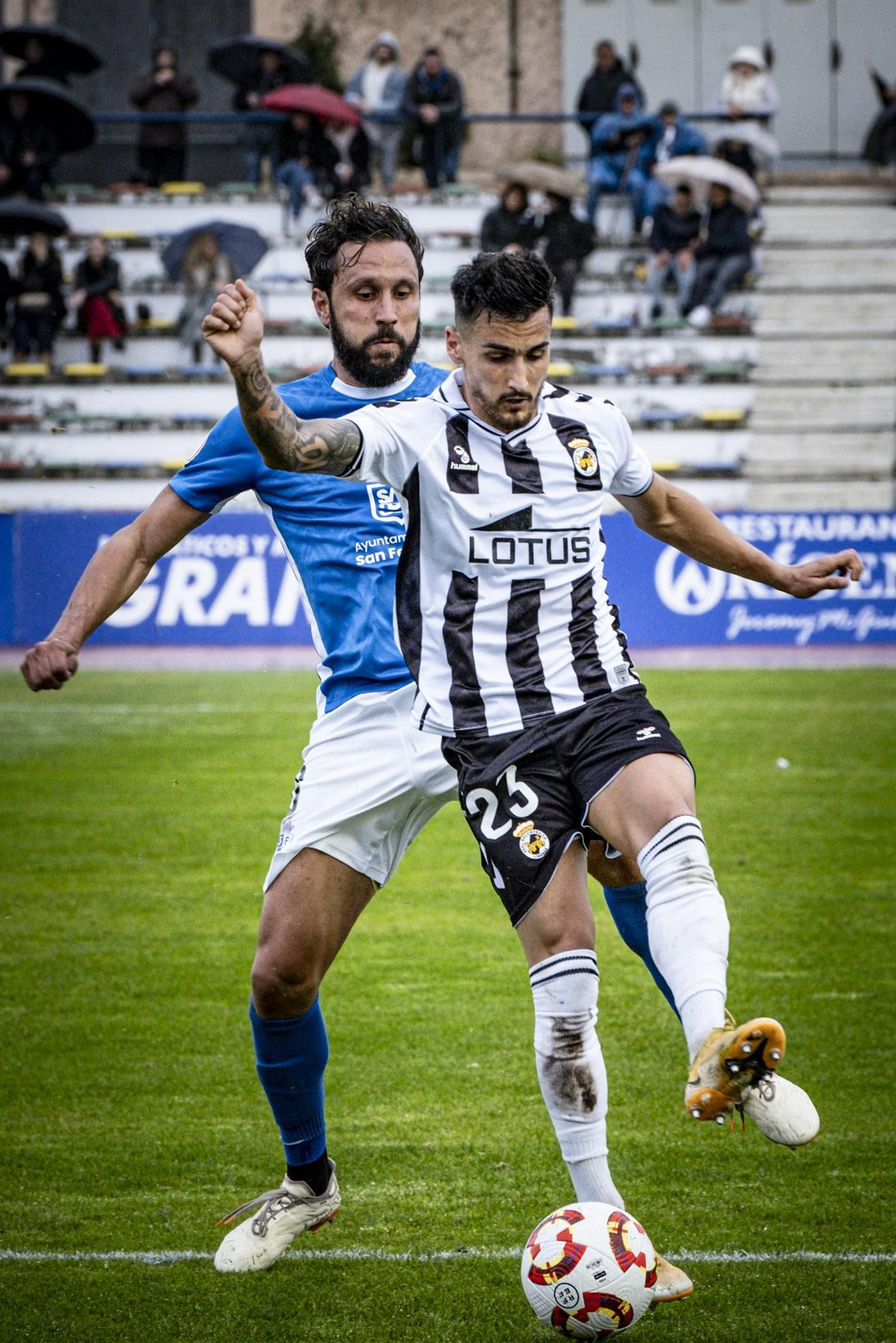 Las imágenes del partido de fútbol entre el San Fernando Club Deportivo y la Balompédica Linense