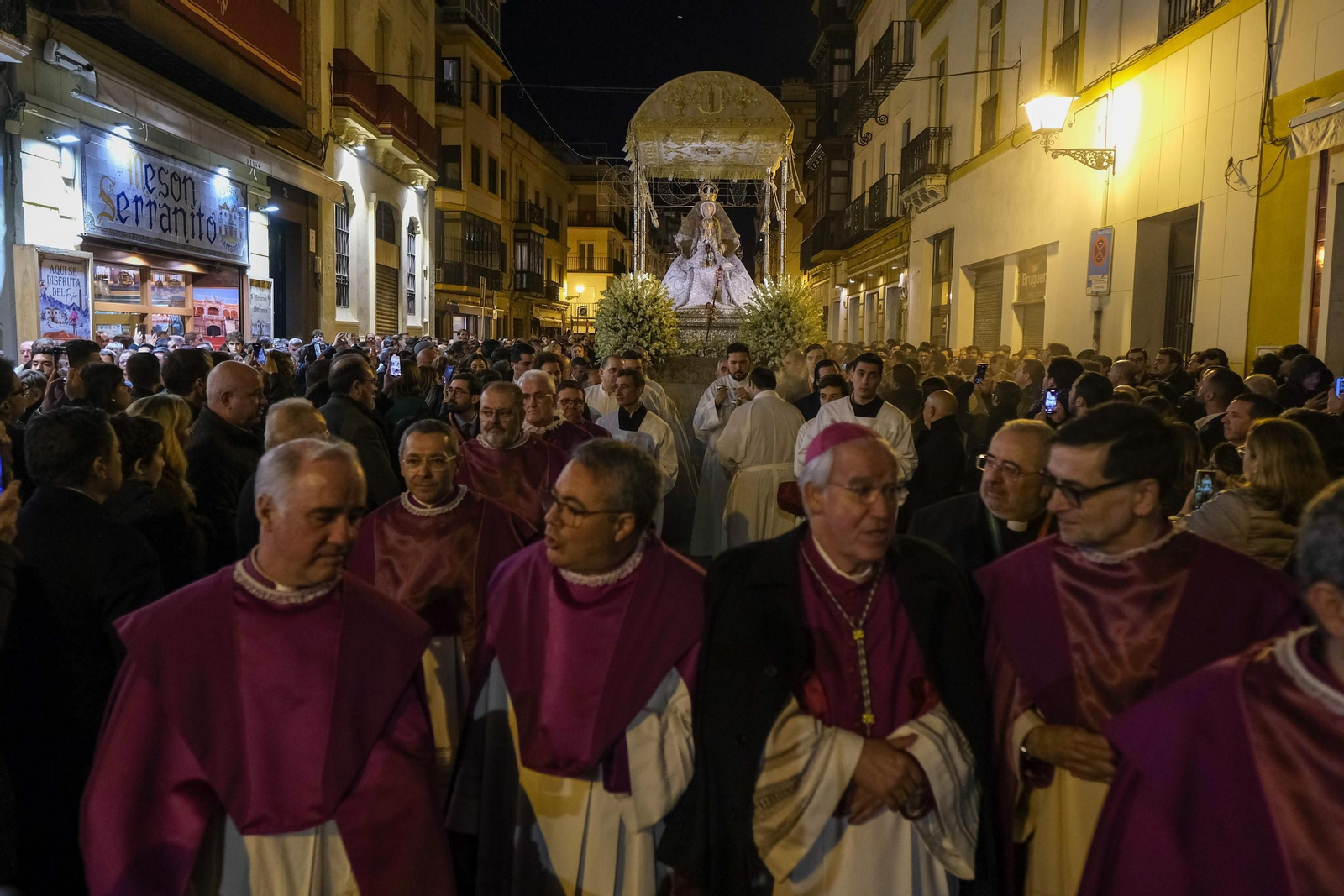Imágenes del regreso de la Virgen de los Reyes