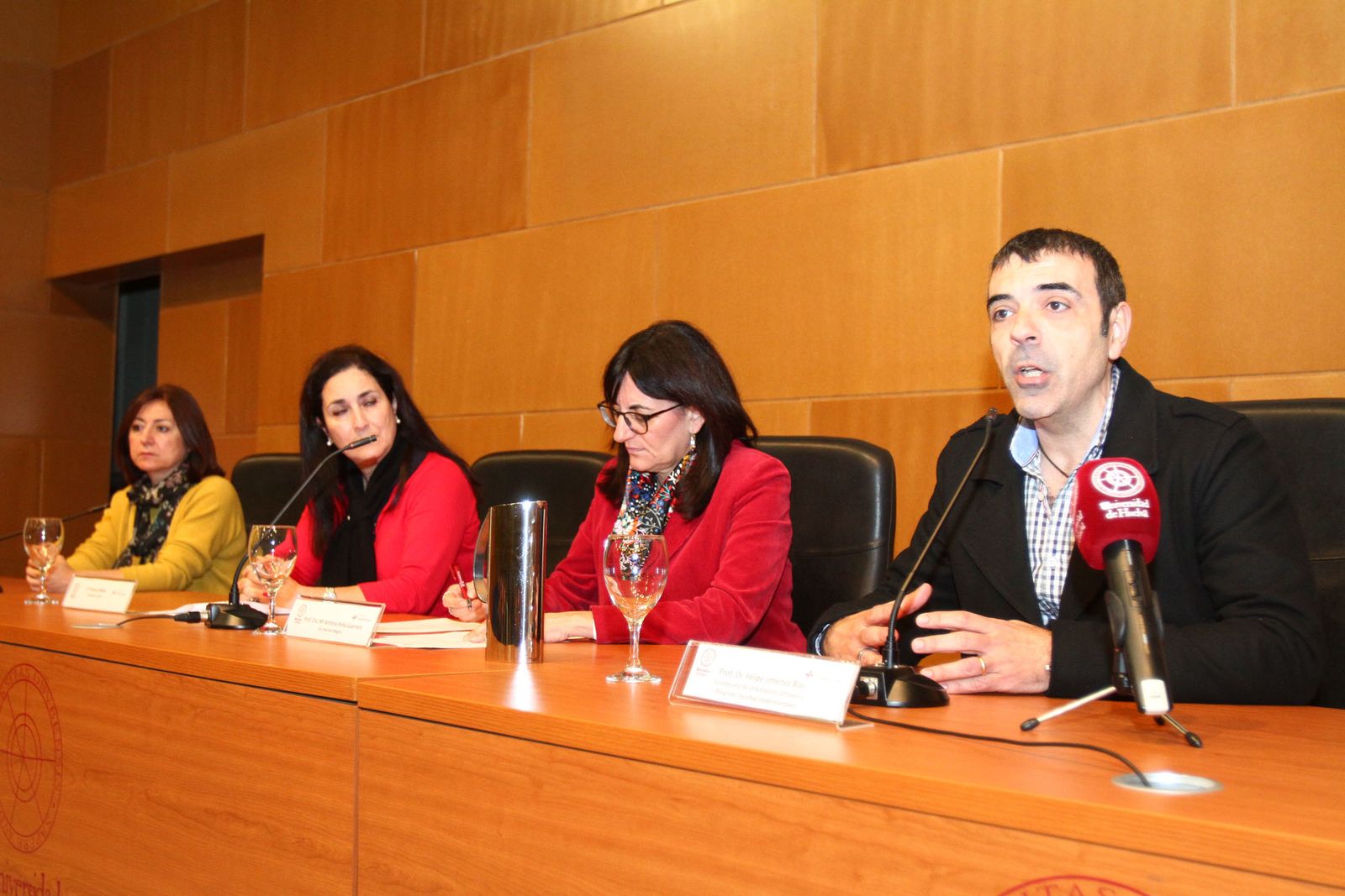 entrega los Premios 'Alumno 10c' de la cátedra Fundación Cepsa