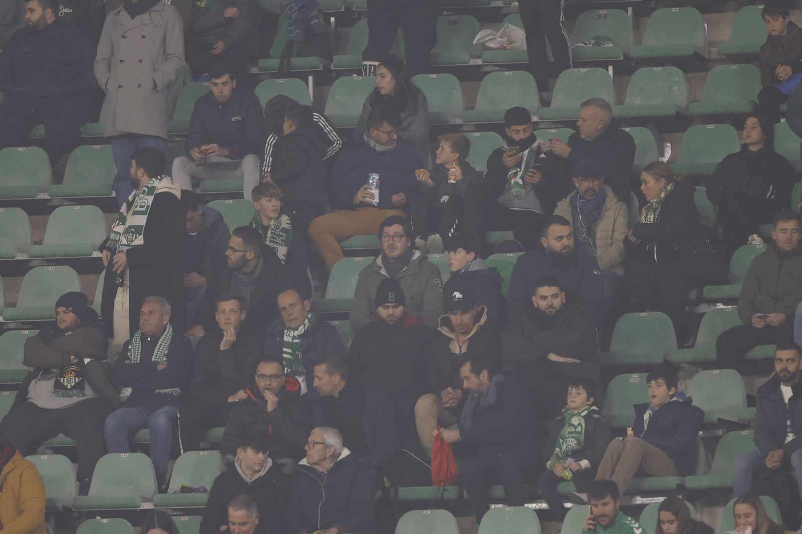 Búscate en las fotos del Betis-Barcelona