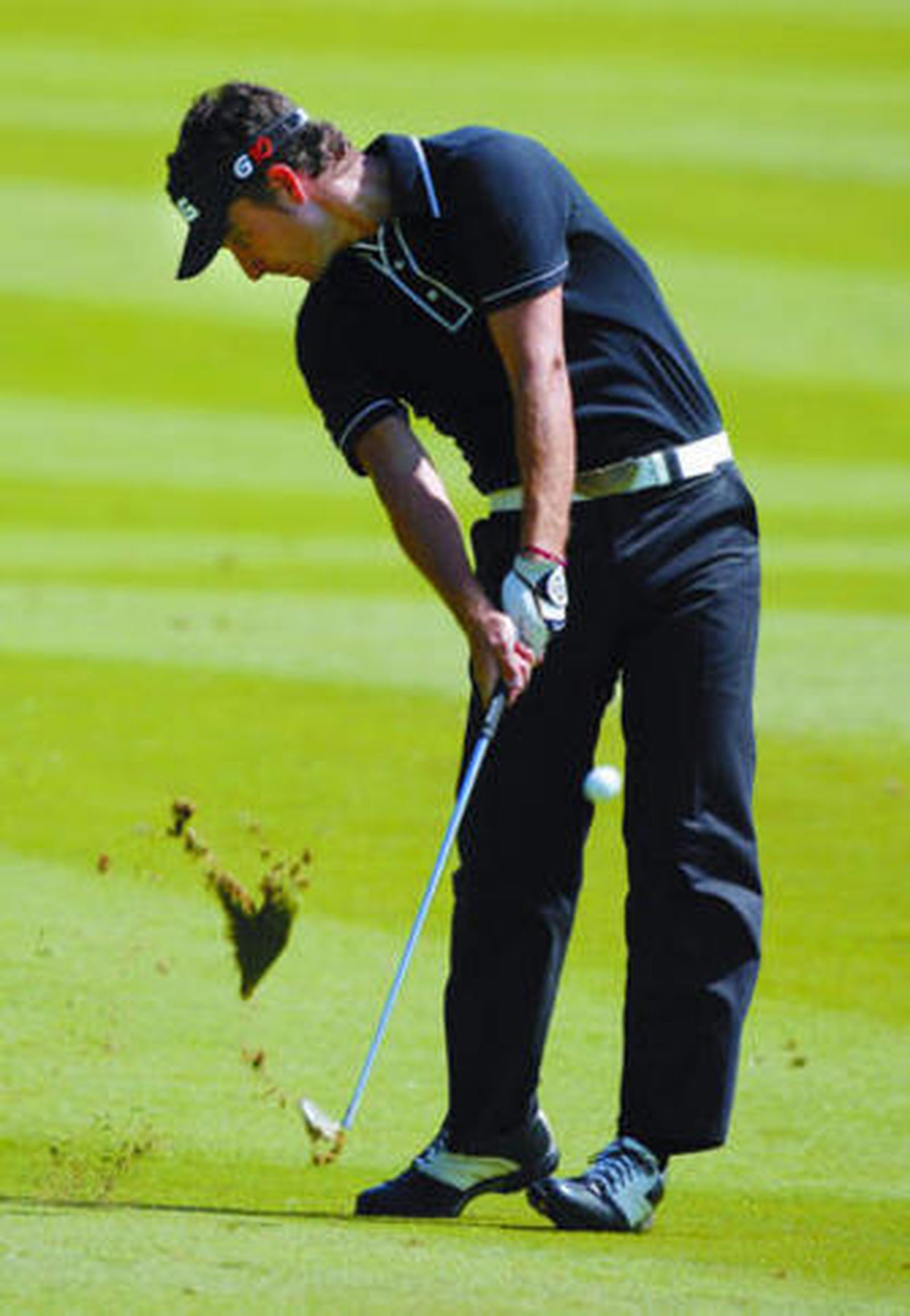 Cañizares golpea la bola, ayer.