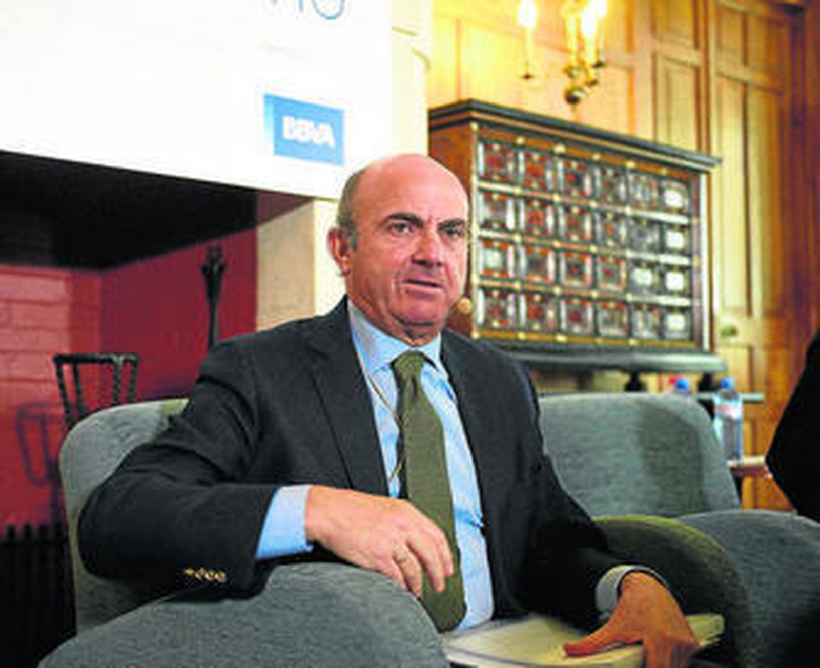 El ministro de Economía, Luis de Guindos, ayer en Santander.