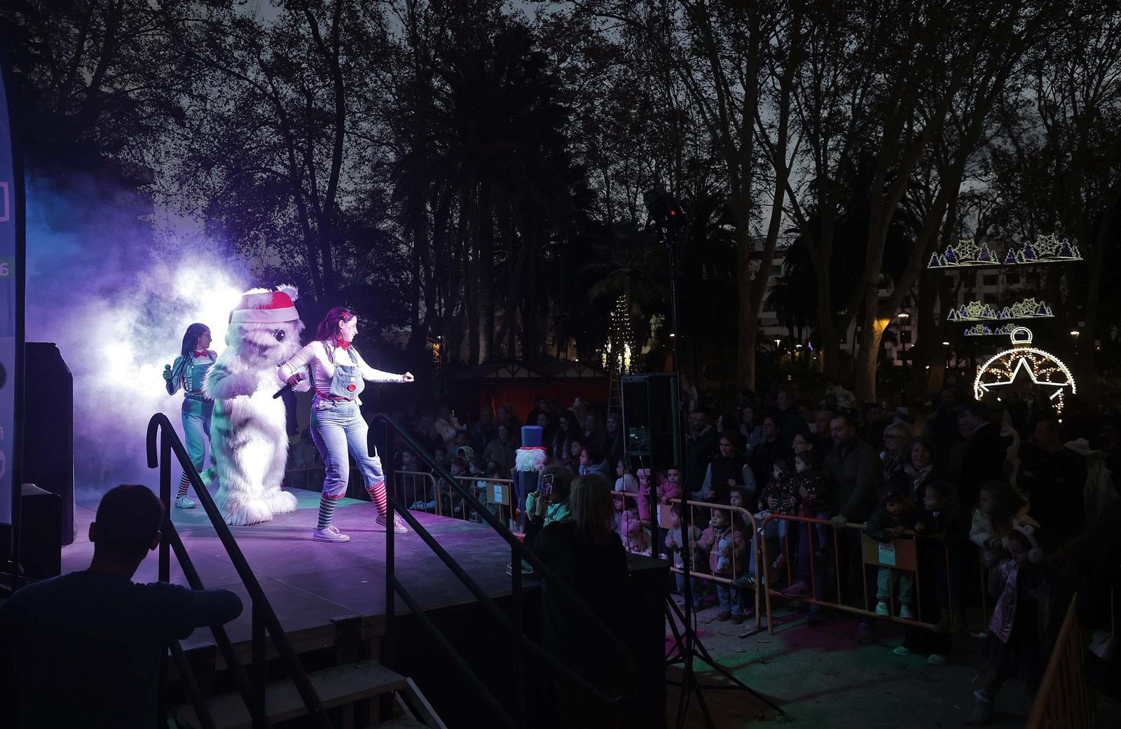 Las fotos del cantajuegos navideño en el Parque María Cristina de Algeciras