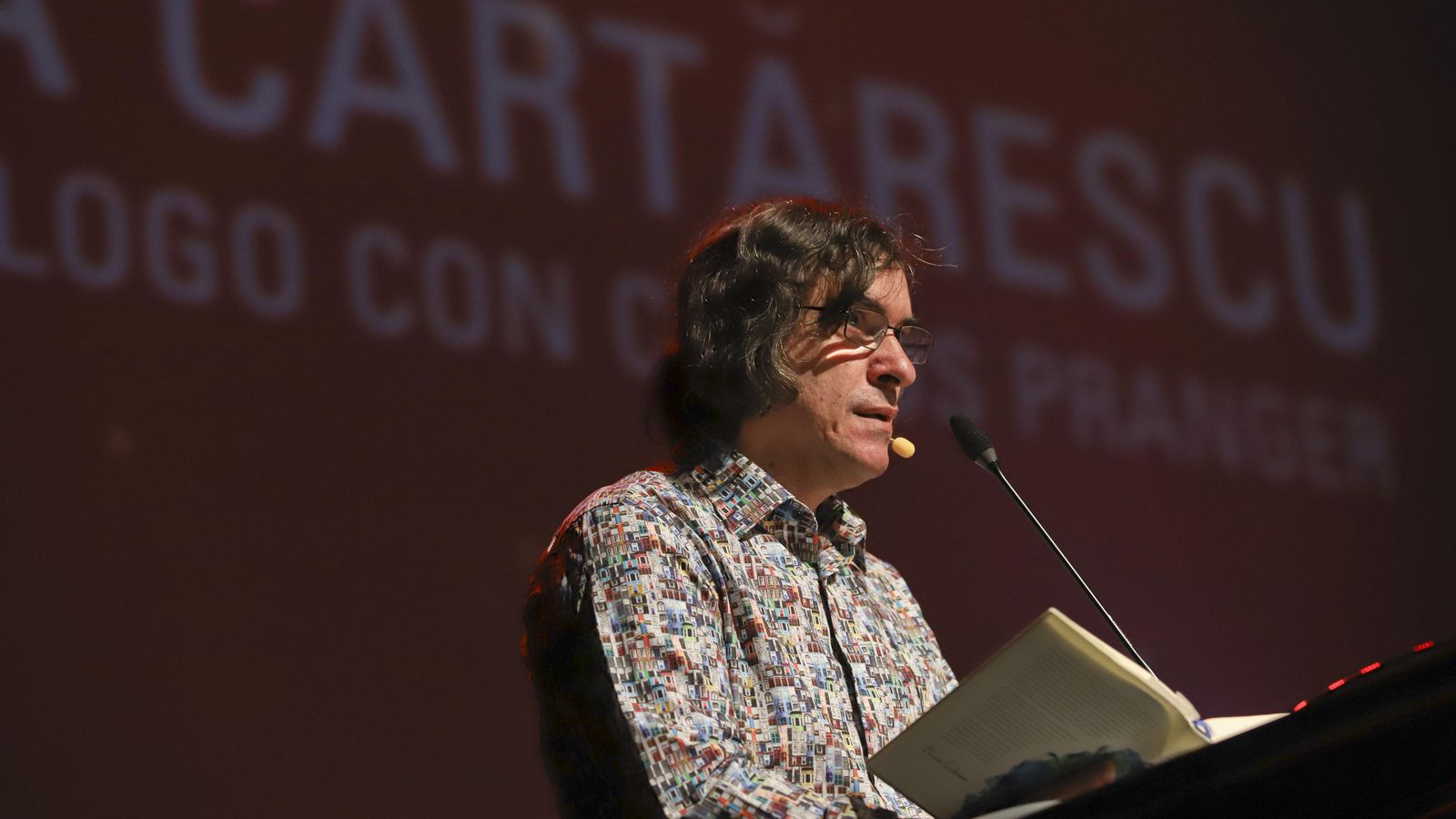 Mircea Cartarescu, durante su recital poético.