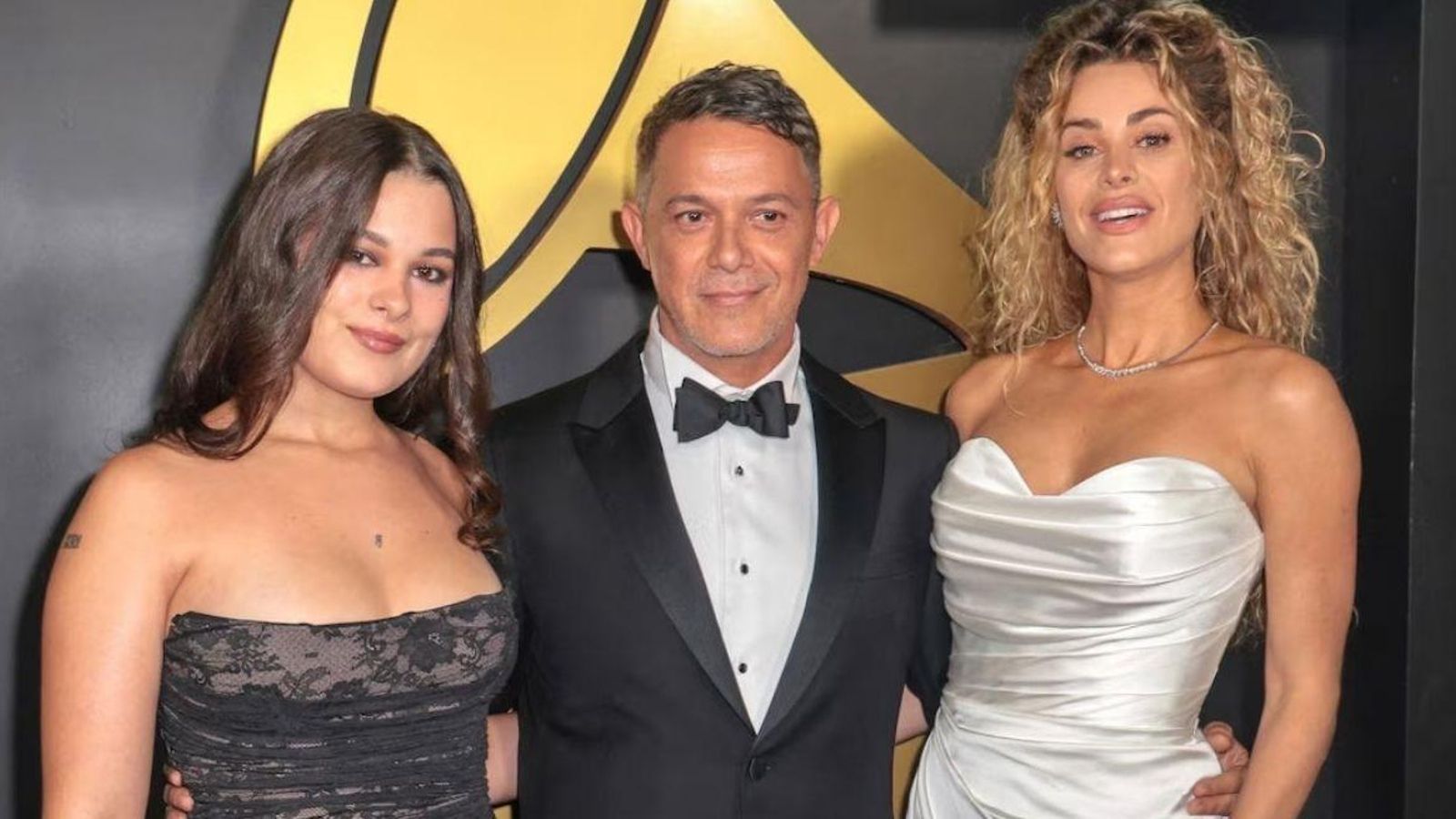 Manuela, la hija mayor de Alejandro Sanz, ha acompañado a su padre y a Candela a la gala. Manuela, la hija mayor de Alejandro Sanz, ha acompañado a su padre y a Candela a la gala.