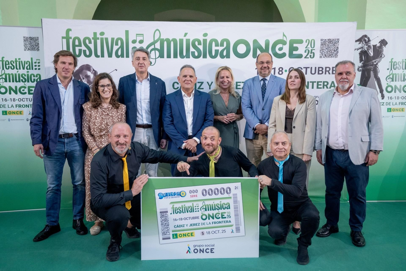 Foto de familia de la presentación del Festival.
