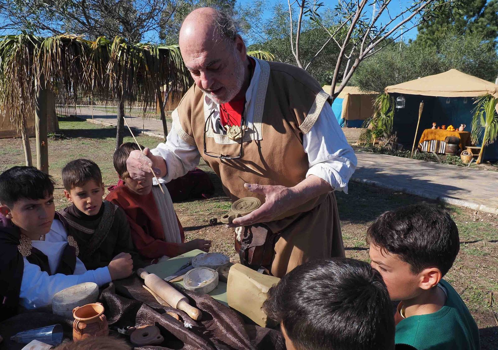 Las mejores imágenes de la recreación en Tharsis de la llegada del oro que llevarán los Reyes Magos a Belén