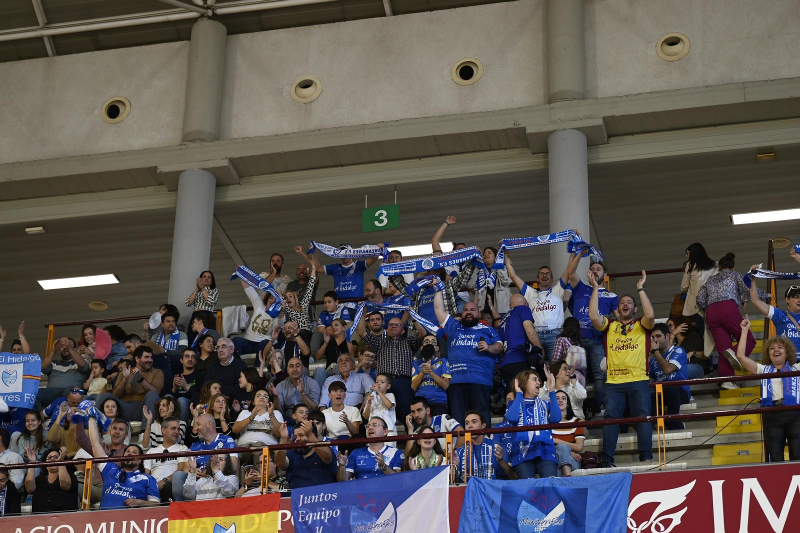 Las mejores fotos del ambiente en Vista Alegre en el Córdoba Futsal - Mazanares