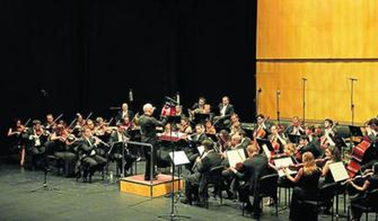 Actuación de la OCAL en el Auditorio Maestro Padilla, durante el 125 aniversario de la Cámara.