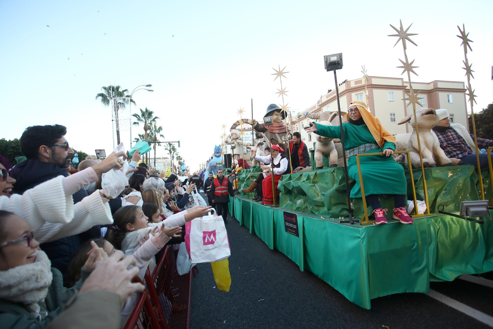 Las imágenes de la cabalgata de Reyes Magos de Cádiz