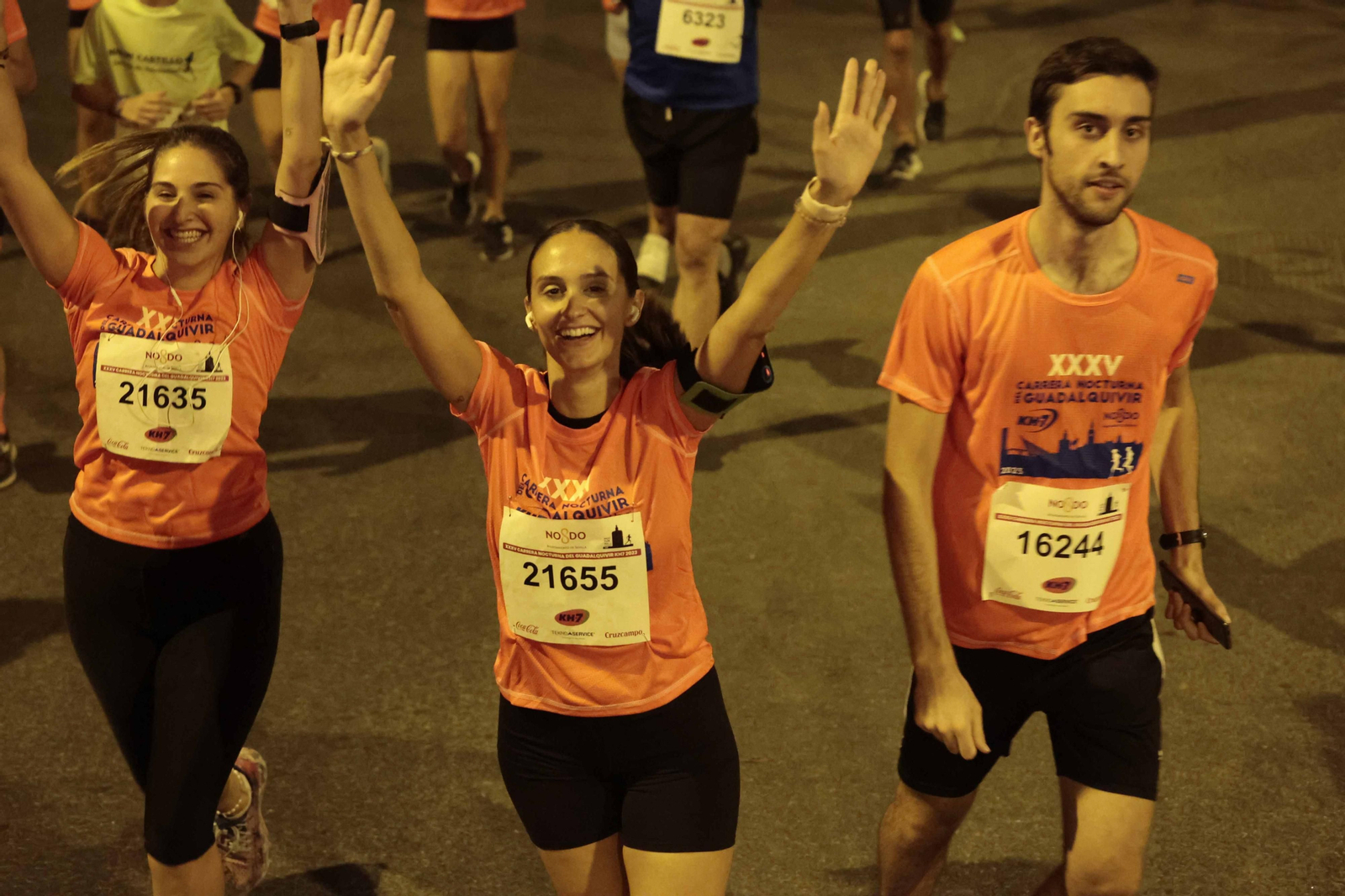 Búscate en las fotos de la Carrera Nocturna