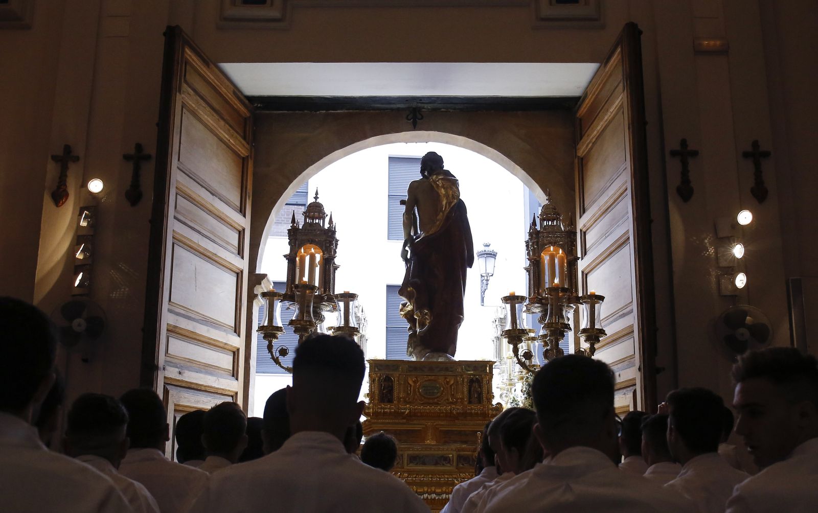 El Resucitado sale de San Julián.