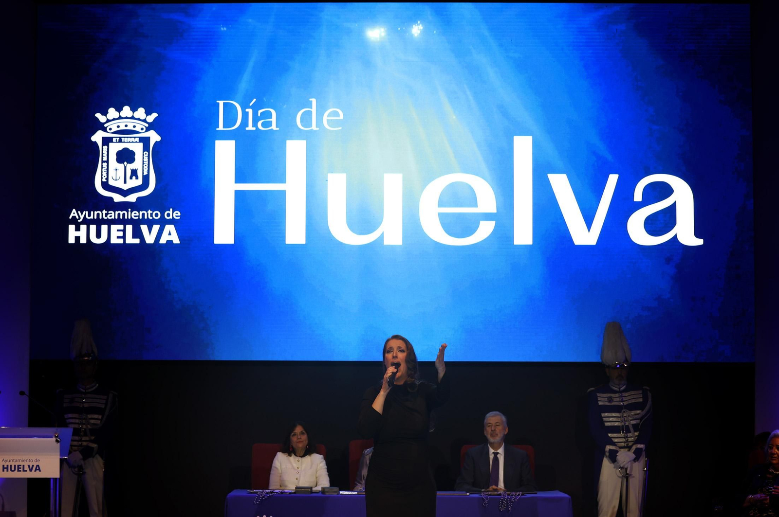 La entrega de honores y distinciones con motivo del Día de Huelva, en imágenes