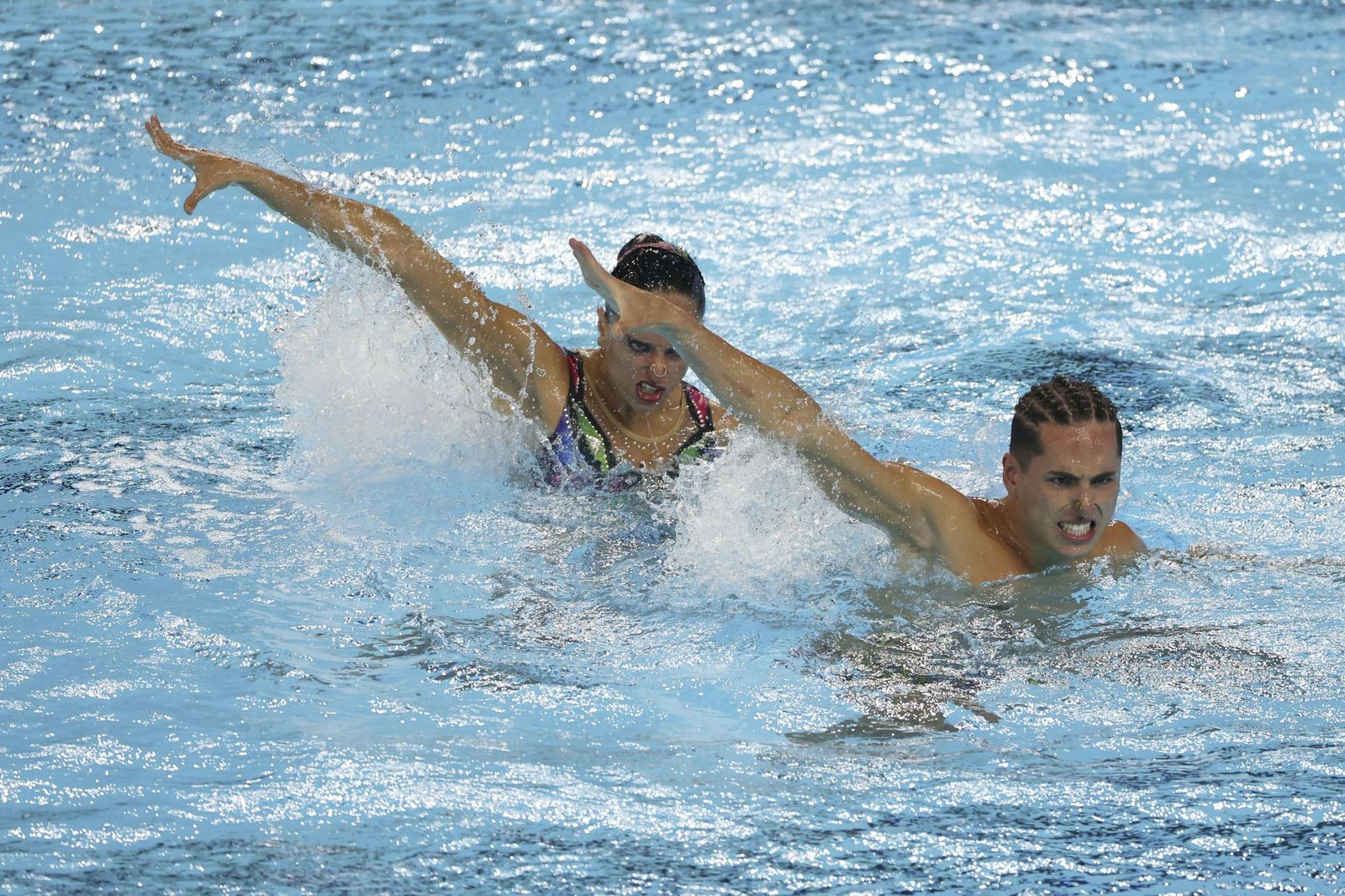 Dennis González y Mireia Hernández lograron la medalla de plata en el dúo mixto técnico de los Mundiales de natación artística de Singapur 2025, por detrás de la ganadora Rusia.