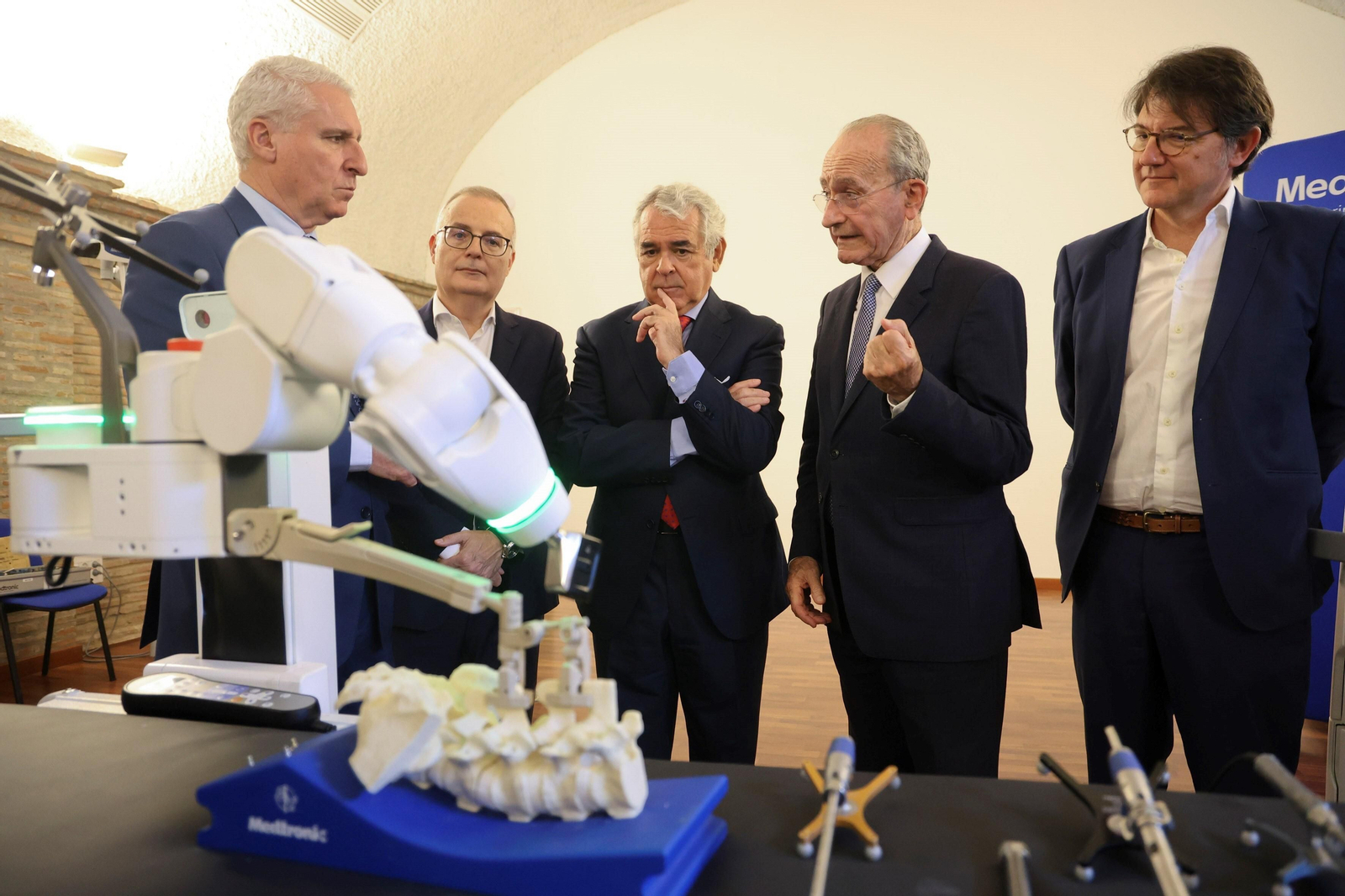 Autoridades en un instante de la presentación.