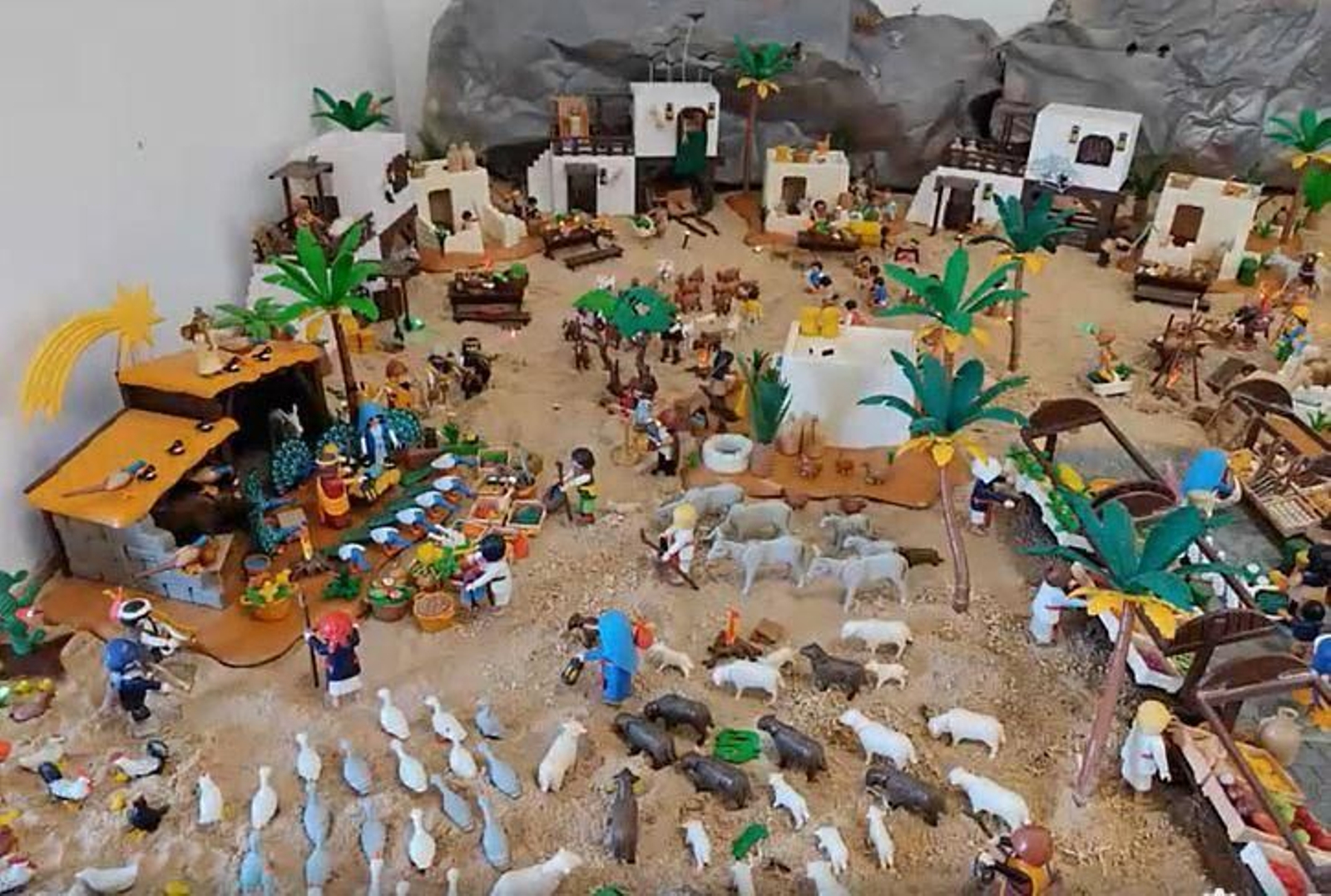 SANTAELLA. Belén gigante de Playmobil.