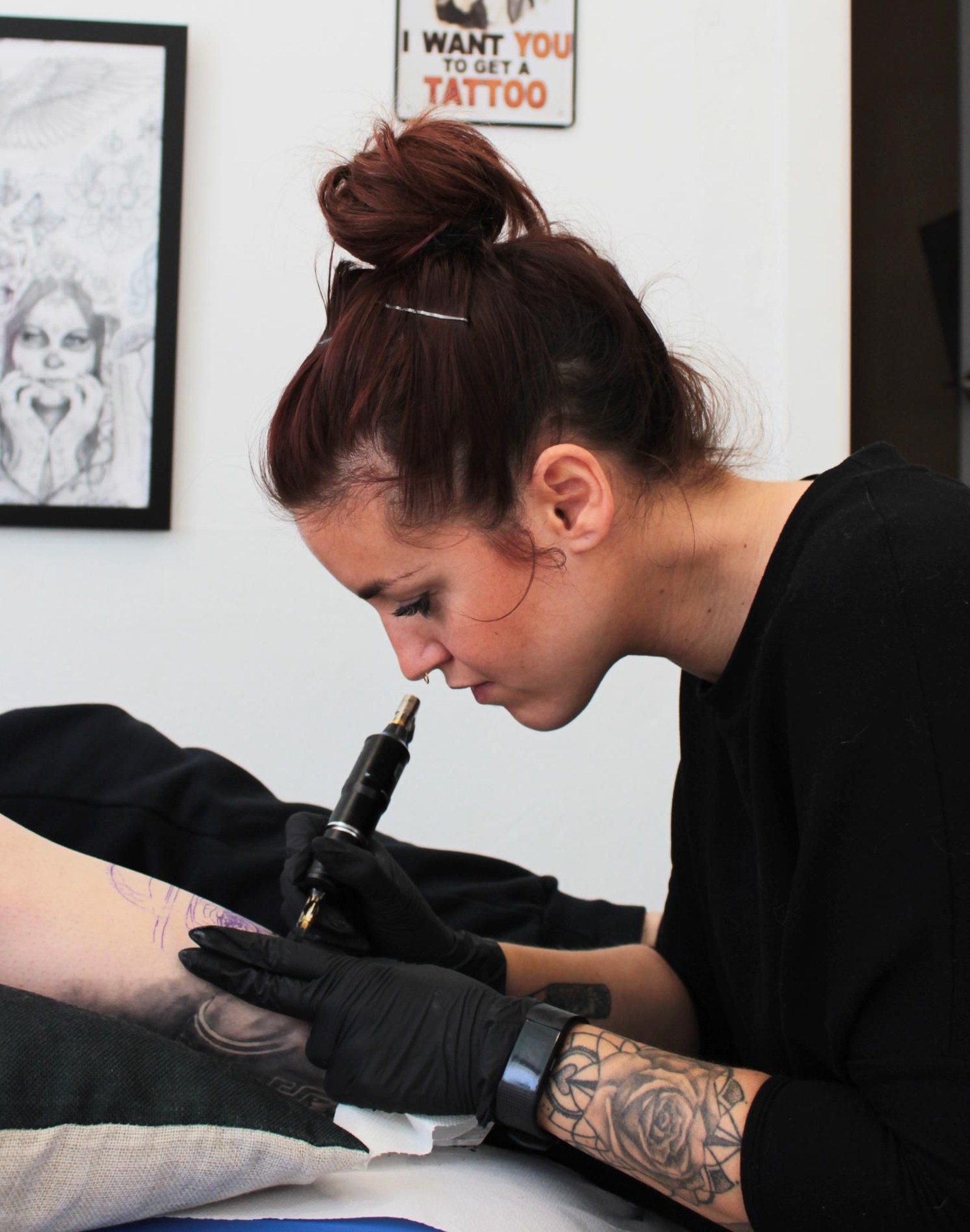 La tatuadora y amante de los gatos, Anitafer.