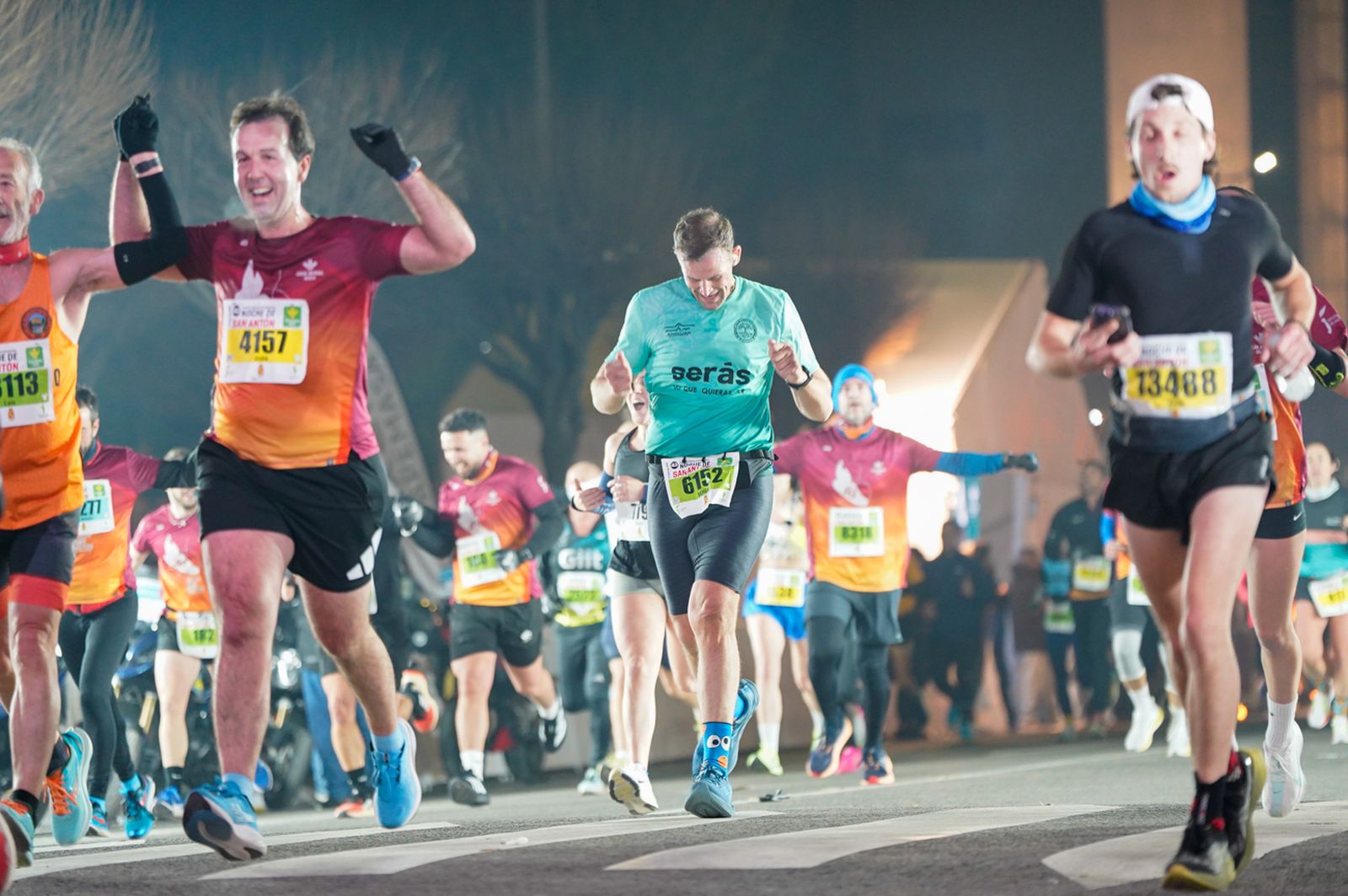 En imágenes: búscate en tu llegada a meta de la Carrera de San Antón 2026 (10)