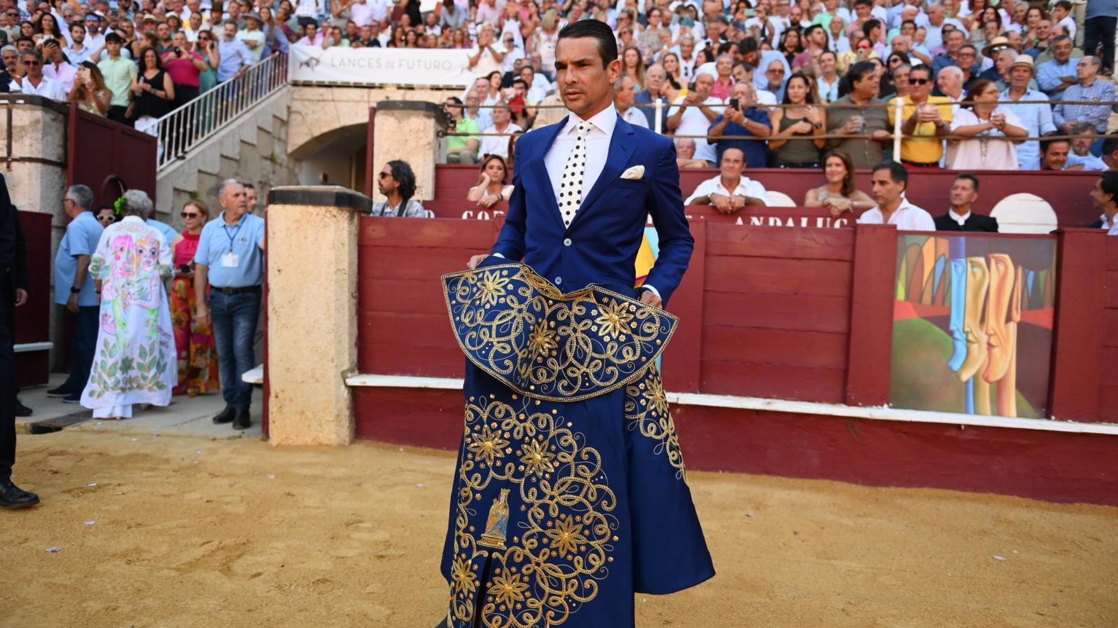 Manzanares recogió el Capote de Paseo 2019.