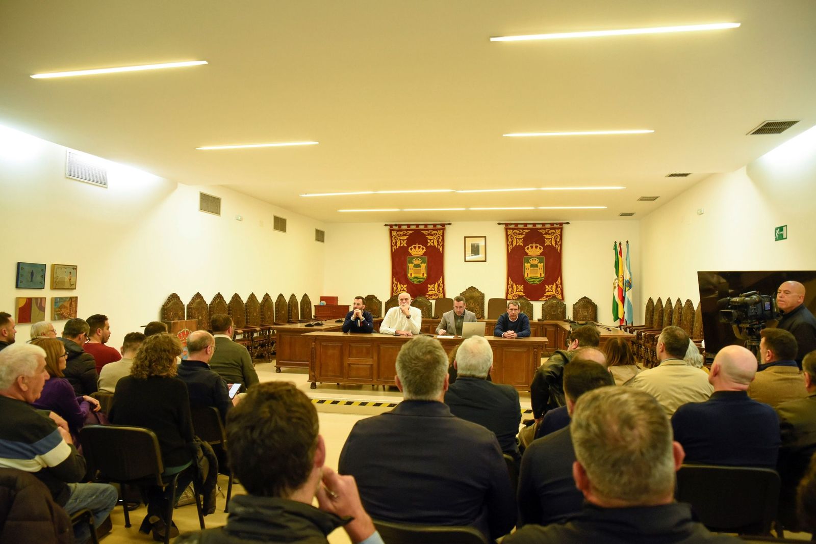 La reunión mantenida entre los responsables del Ayuntamiento de La Línea y colectivos sociales.