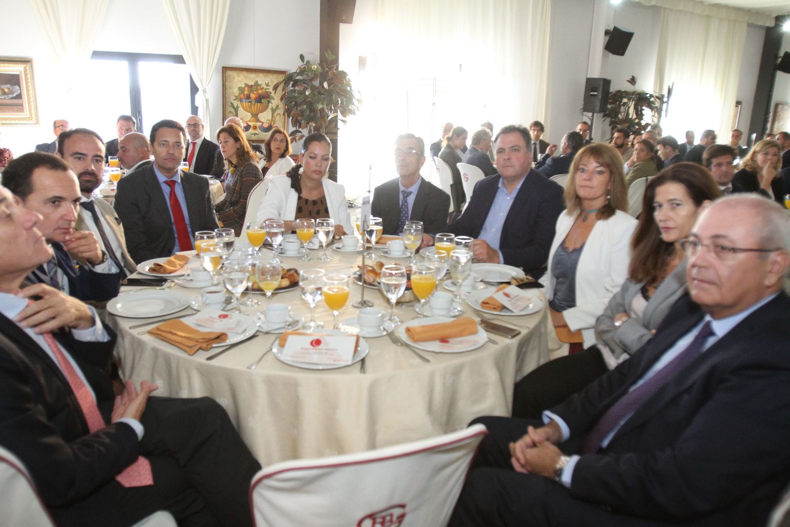 Imágenes del Desayuno Informativo del Grupo Joly con Javier Targhetta