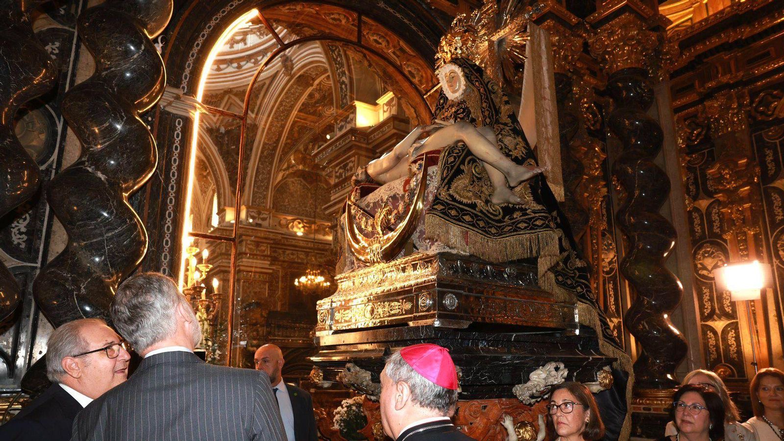 El Rey Felipe VI ante la Virgen de las Angustias de Granada, Mayo 2025