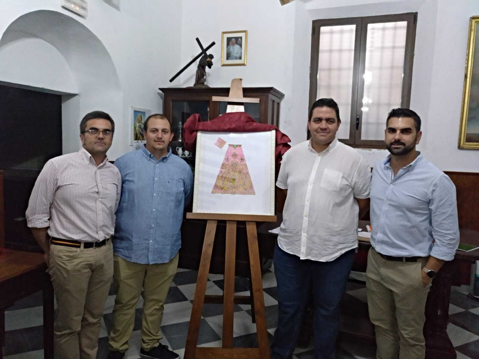 Nueva saya para la Virgen de Lágrimas y Esperanza