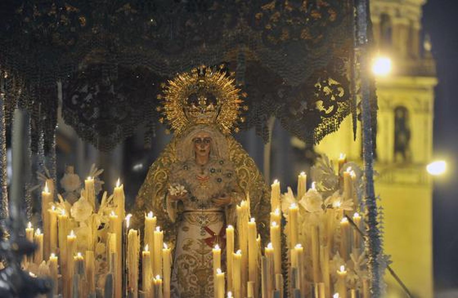 Las imágenes de la procesión extraordinaria de la Esperanza Macarena

Foto: Juan Carlos Vazquez