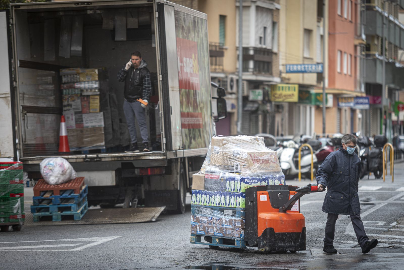 Suministro de alimentos  para el Supersol en la plaza de santo Tomáss