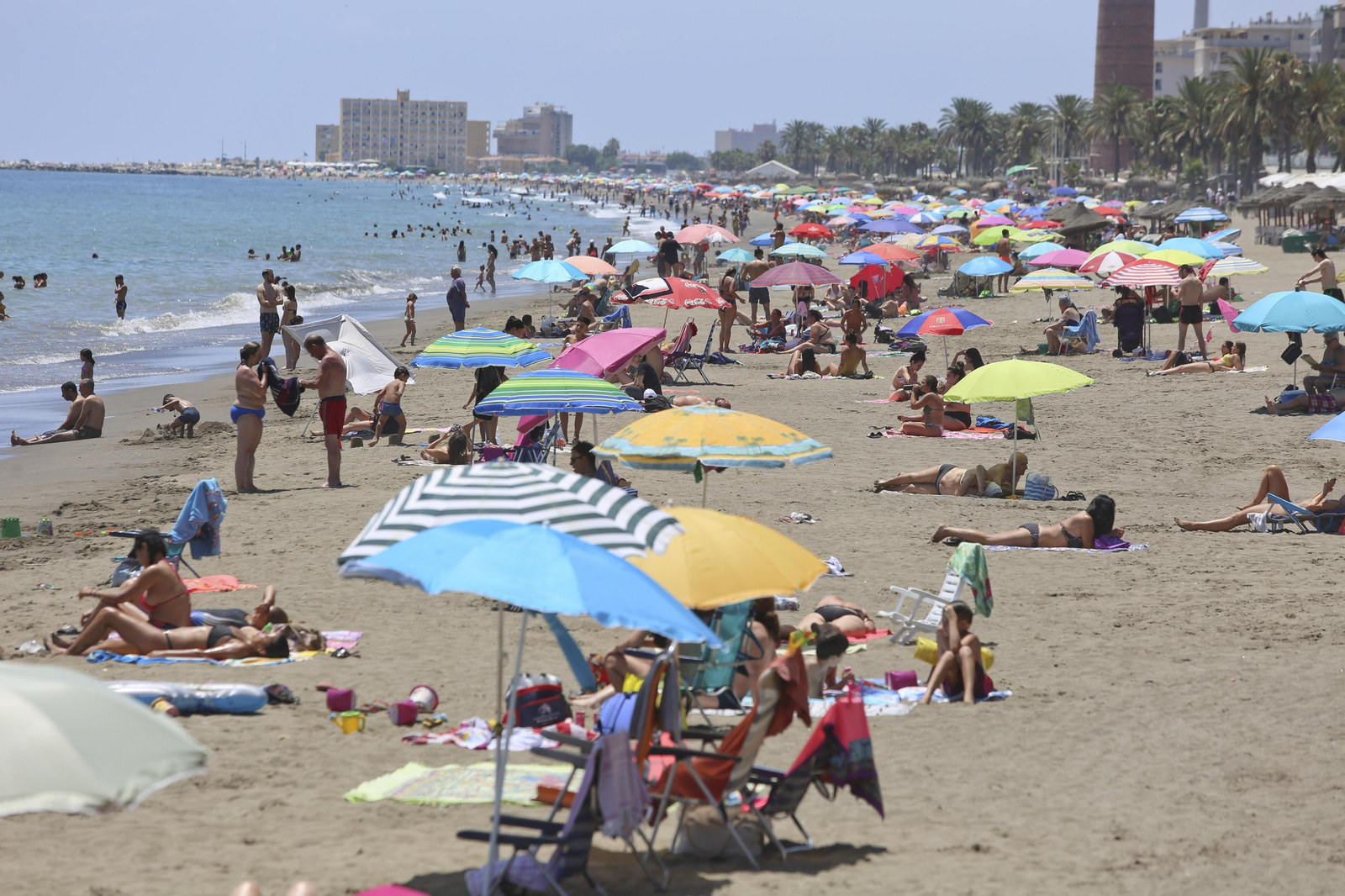 Fotos del primer día de mascarillas obligatorias en las playas y el Centro de Málaga