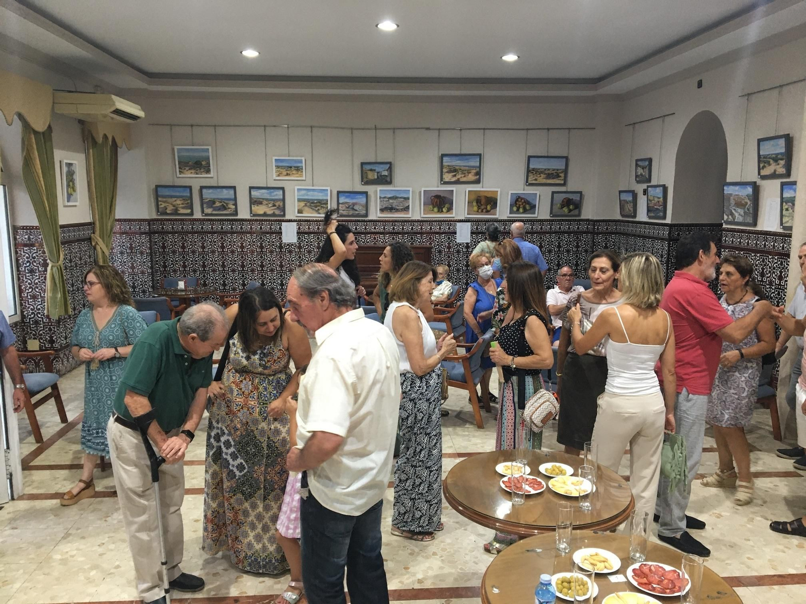 Inauguración de las muestras de Guillermo Domínguez y Fermín Capado en el Círculo Comercial de Nerva.