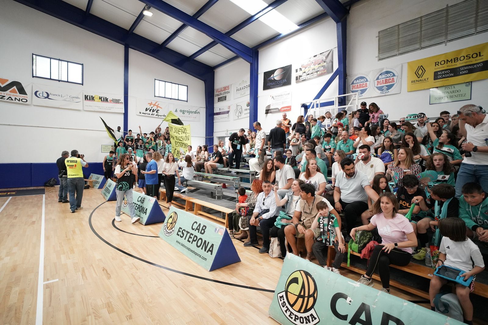 Ambientazo en Estepona para la Final Four de ascenso a Liga Femenina