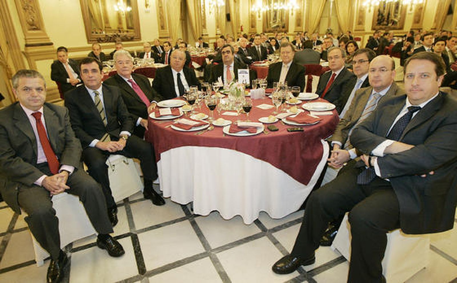 Salvador Fuentes, I. García Cosgaya, Luis Carreto, Miguel A. Tamarit, Eduardo Baena, J. A. Martín Caro, Antonio Díaz, F. J. Rapún, Rafael Navas y Francisco Paniagua.

Foto: José Martínez y Barrionuevo