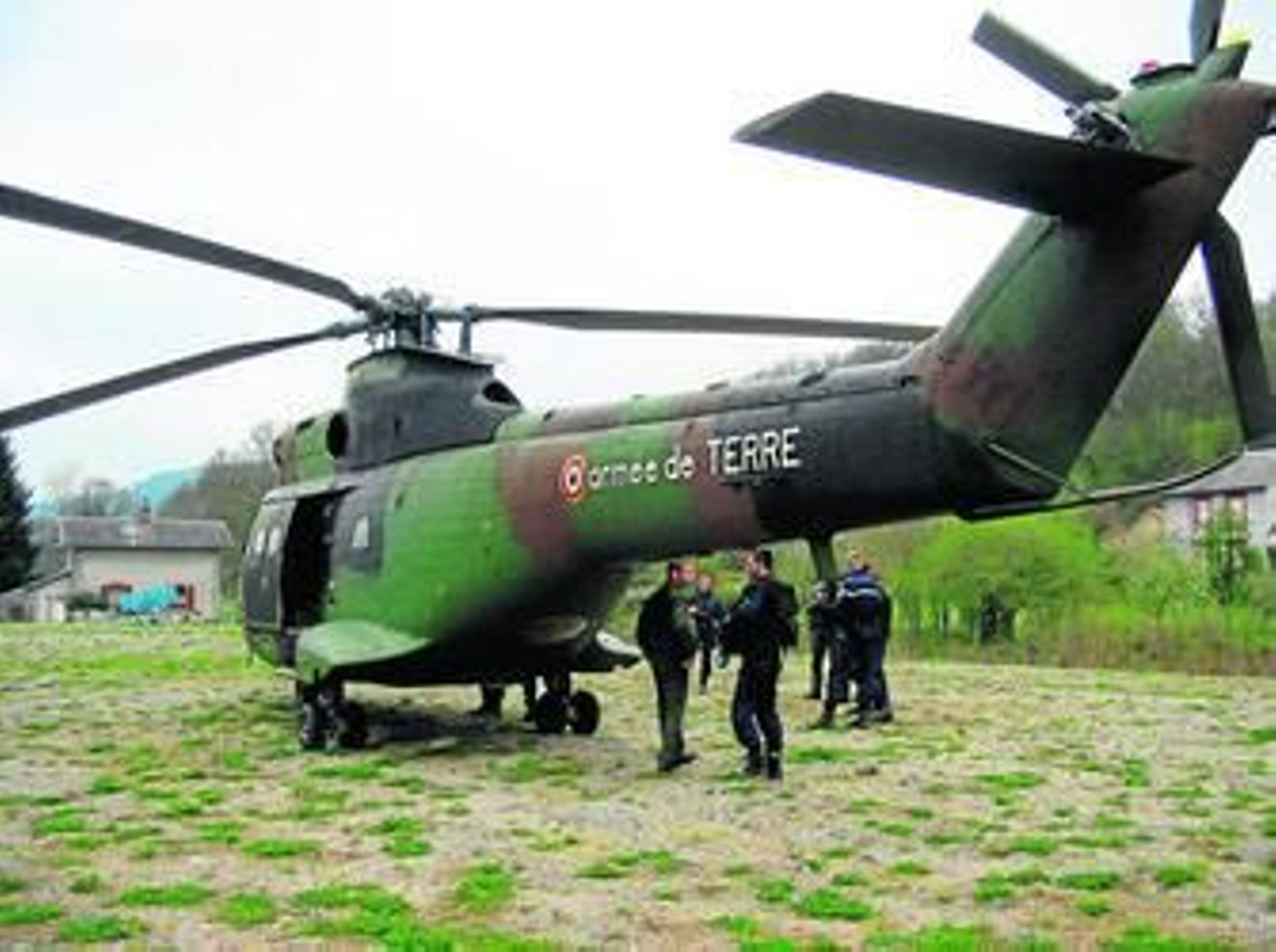Dispositivo de las fuerzas especiales galas durante la operación de búsqueda de los dos terroristas.