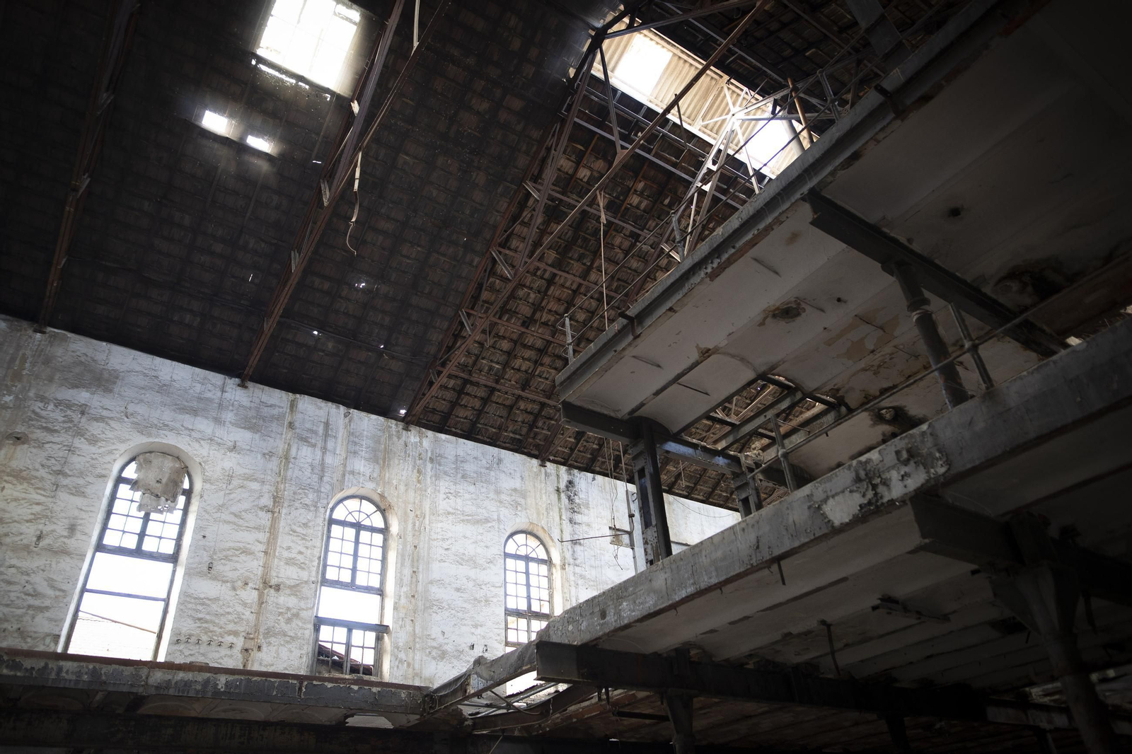 Fotos: en el interior del futuro complejo de la Universidad de Granada en la Azucarera de San Isidro