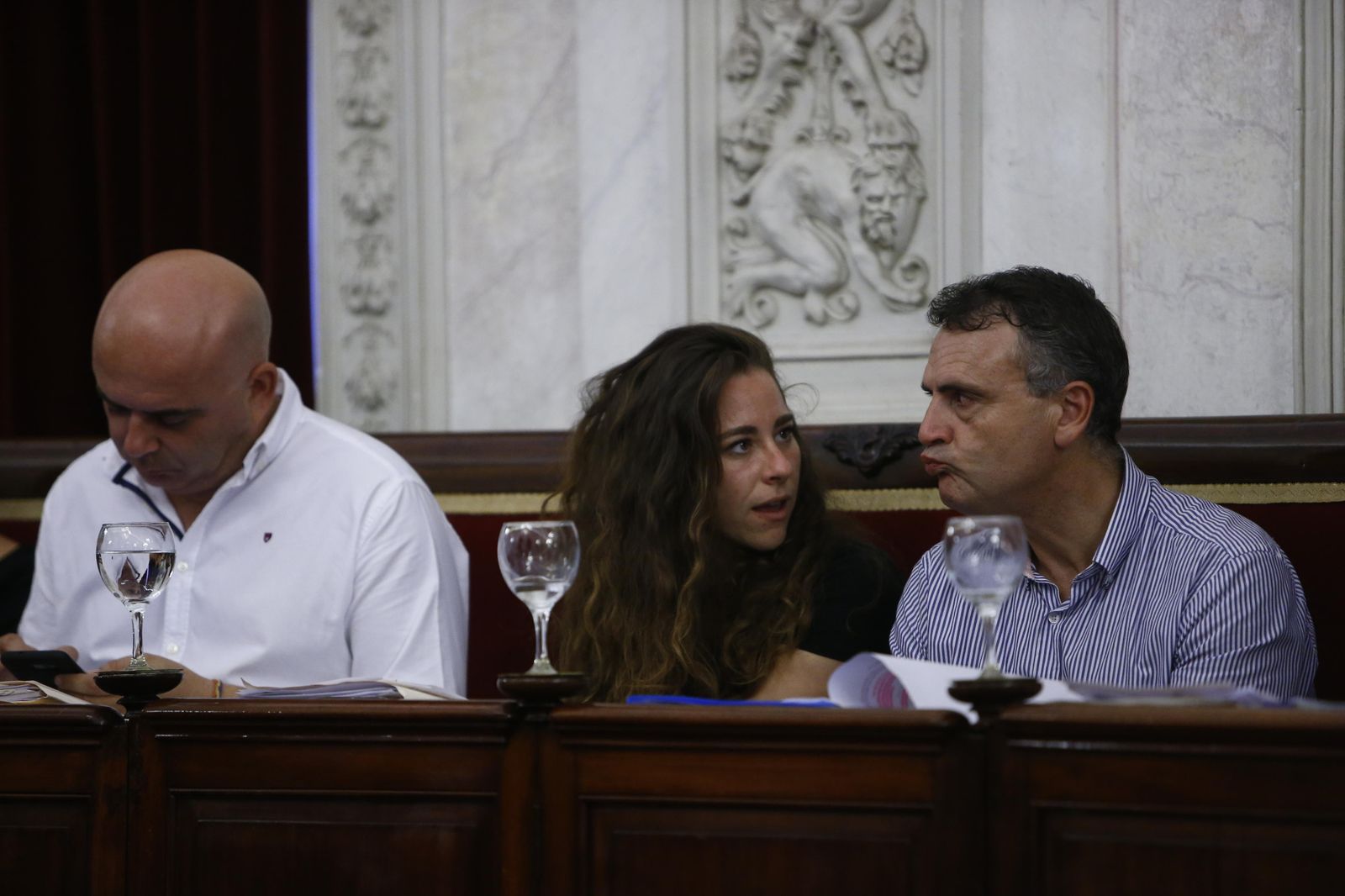 Los concejales María Romay y Juan Cantero, en el Pleno de ayer.