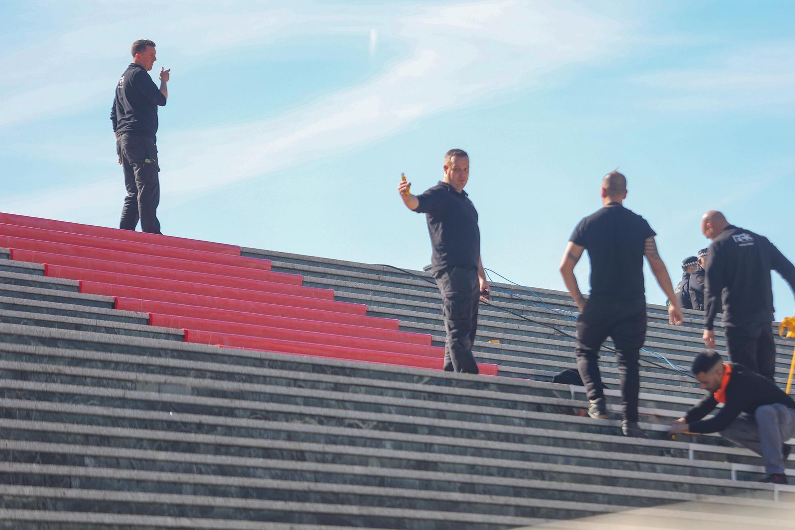 La alfombra roja de los Goya ya aparece en la escalinata de Congresos