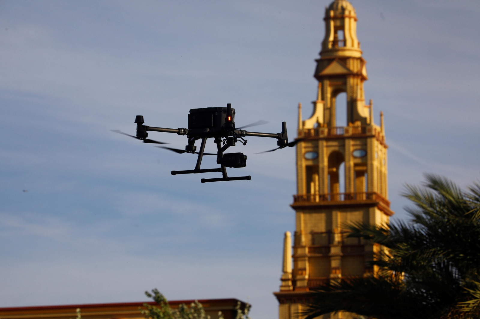 Las imágenes de los drones de la Policía Nacional que vigilan la Feria de Córdoba Las imágenes de los drones de la Policía Nacional que vigilan la Feria de Córdoba