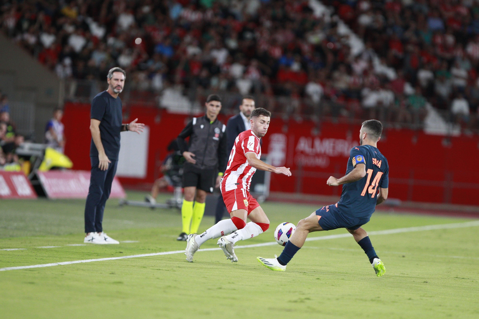 Imágenes del partido de La Liga Ea Sports U.D. Almería-Valencia C.F.